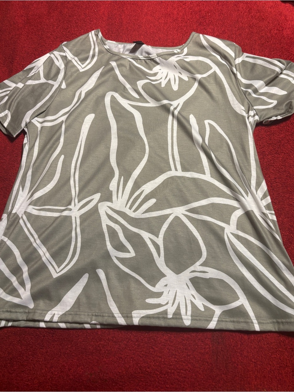 Emery Rose Women’s Floral Print Short Sleeve Top - Olive and White size 1XL